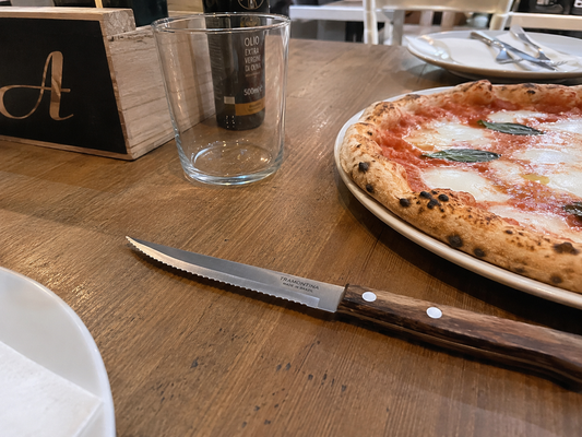 Nož s drvenom ručkom za pizzu, steak i rezanje