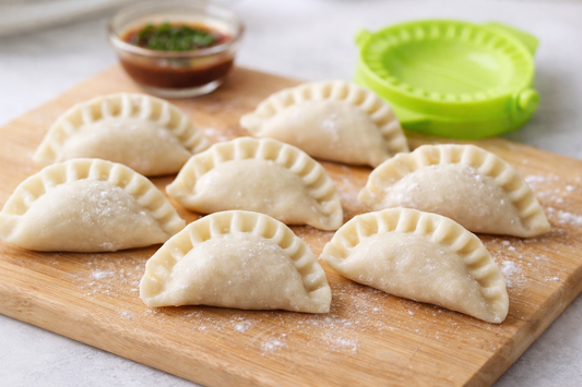 Plastični kalup za dumplinge, raviole, goyze, punjene okruglice 10 × 8 cm