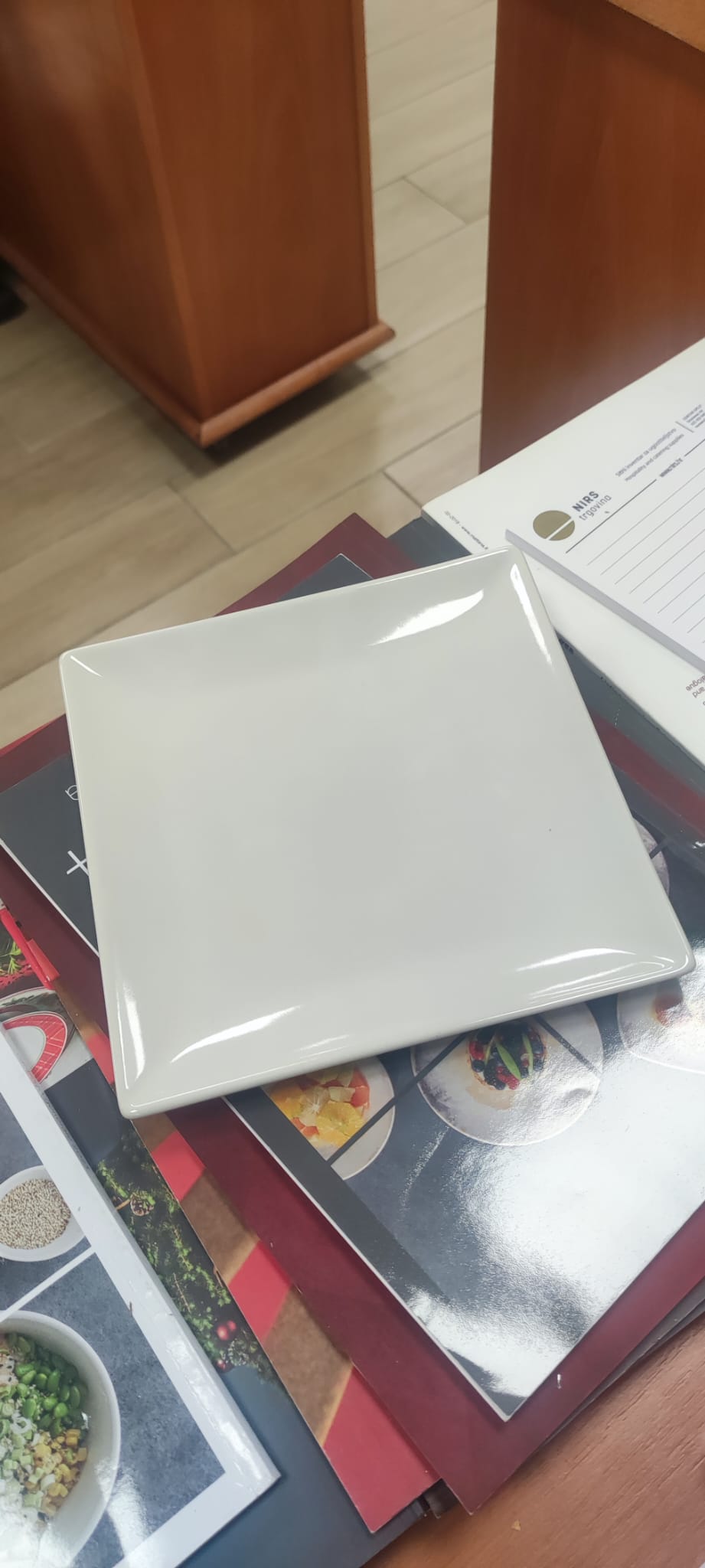 Tanjur Ivory desertni 18cm