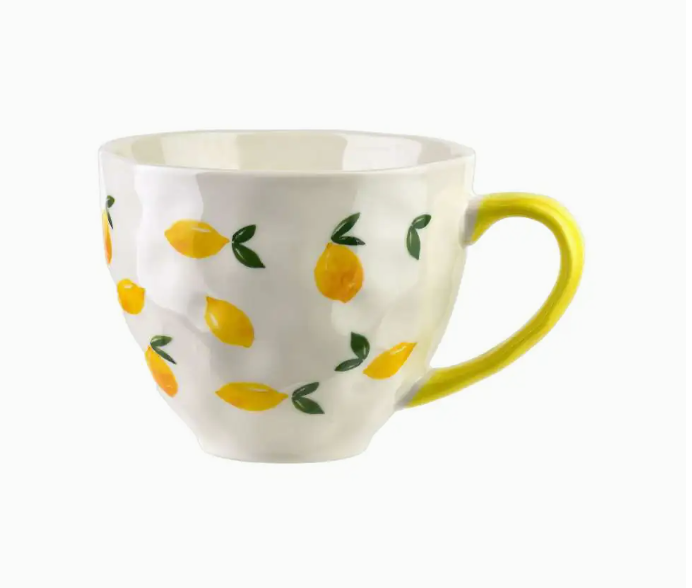 šalica s limunom, porculanska šalica 400 ml, šalica za kavu, šalica za čaj, mediteranska šalica, šalica s motivom limuna, ljetna šalica, šalica s voćem, šalica za poklon, keramička šalica limun, vesela šalica, šalica sa žutom ručkom, šalica s printom, šalica za doručak, kuhinjski pribor Split, šalica za ljubitelje voća, šalica s uzorkom, šalica bijela s limunima, šalica za tople napitke, poklon za ljubitelje Mediterana, šalica za ured, velika porculanska šalica, šalica 400 ml, šalica za cappuccino, dizajner