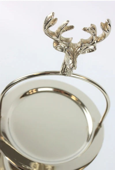 etažer, srebrni etažer, etažer za kolače, stalak za kolače, stalak za slastice, Hirsch etažer, etažer s jelenom, etažer jelenja glava, metalni etažer, niklani etažer, čelični etažer, dekorativni etažer, blagdanski etažer, božićni etažer, zimska dekoracija stola, stalak za praline, stalak za petit fours, stalak za kekse, stalak za zalogaje, etažer za catering, etažer za restoran, etažer za hotel, oprema za catering, oprema za buffet, posluživanje kolača, posluživanje zalogaja, svečani stol, hotelsko posluživ