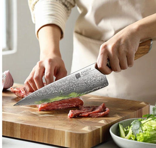 japanski noževi, damask nož, profesionalni kuhinjski nož, chef nož hrvatska, XINZUO noževi, najbolji japanski nož, kuhinjski noževi split, nož od damask čelika, santoku nož, bunka nož, gyuto nož, noževi za kuhare, ručno izrađeni noževi, premium noževi hrvatska, oštri japanski nož, damask čelik hrvatska, japanski kuhinjski pribor, profesionalni nož za meso, nož s drvenom drškom, maslinovo drvo drška, kolekcija XINZUO, japanski noževi zagreb, nož za sushi, kuhinjski noževi dalmacija, rezanje povrća japanski n