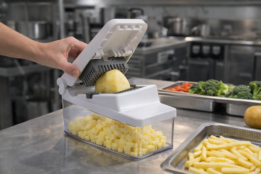 rezač povrća, sjeckalica povrća, ručni rezač povrća, kinghoff rezač, rezač krumpira, rezač za pomfrit, kuhinjska sjeckalica, profesionalni rezač povrća, horeca kuhinjska oprema, oprema za restorane, kuhinjski alati, rezanje povrća, rezač za salate, rezač povrća za ugostiteljstvo, ručna sjeckalica, kuhinjski gadget, priprema povrća, rezač povrća za apartmane, kuhinjska oprema nirs, rezač s izmjenjivim noževima, rezanje krumpira na kockice, rezač povrća kinghoff, praktični kuhinjski alat, rezanje bez napora,