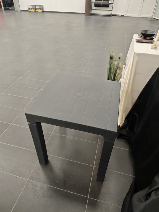 Balkonski plastični stolovi 70x70