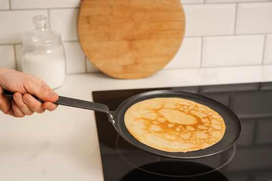 tava za palačinke, crepe pan, Hendi tava, tava palačinke, tava za indukciju, karbon čelik tava, profesionalna tava, horeca oprema, ugostiteljska oprema, tava restoran, palačinke bez lijepljenja, tanka palačinka, tava za galette, tava Split, horeca Split, tava ugostiteljstvo, NIRS Split, oprema za kuhinju Split, tava za palačinke horeca, profesionalna tava za palačinke, tava restoran oprema, indukcijska tava, kuhinjska oprema Split, gastronorm oprema Split, carbon steel pan, tava za palačinke tanka, tava za