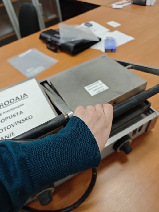 Toster preklopni za tople sendviče