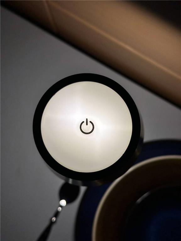 Stolna restoranska LED lampa na dodir – 10 × 10 × 37 cm