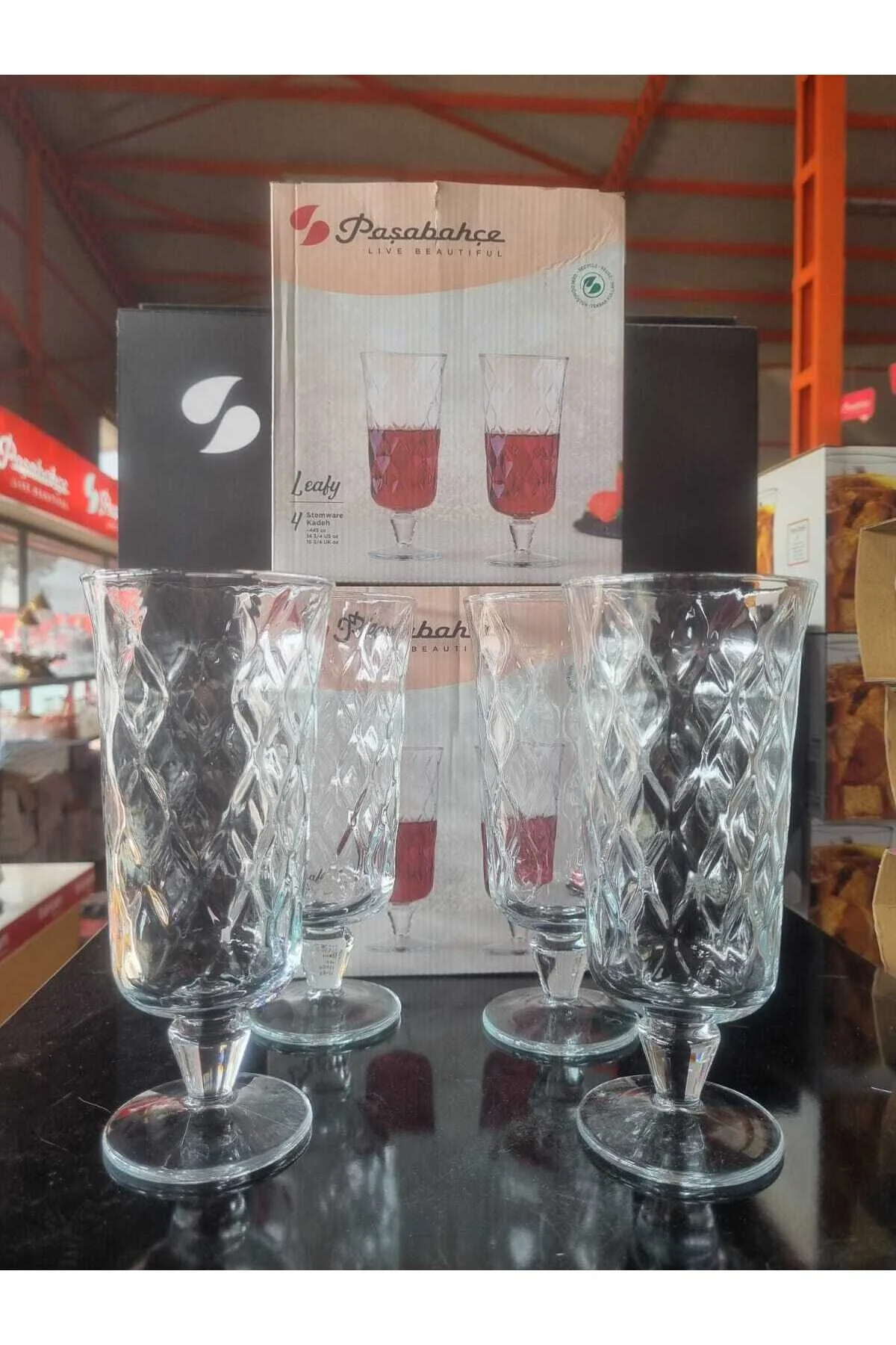Set 4 čaše za koktele na stopu Leafy
