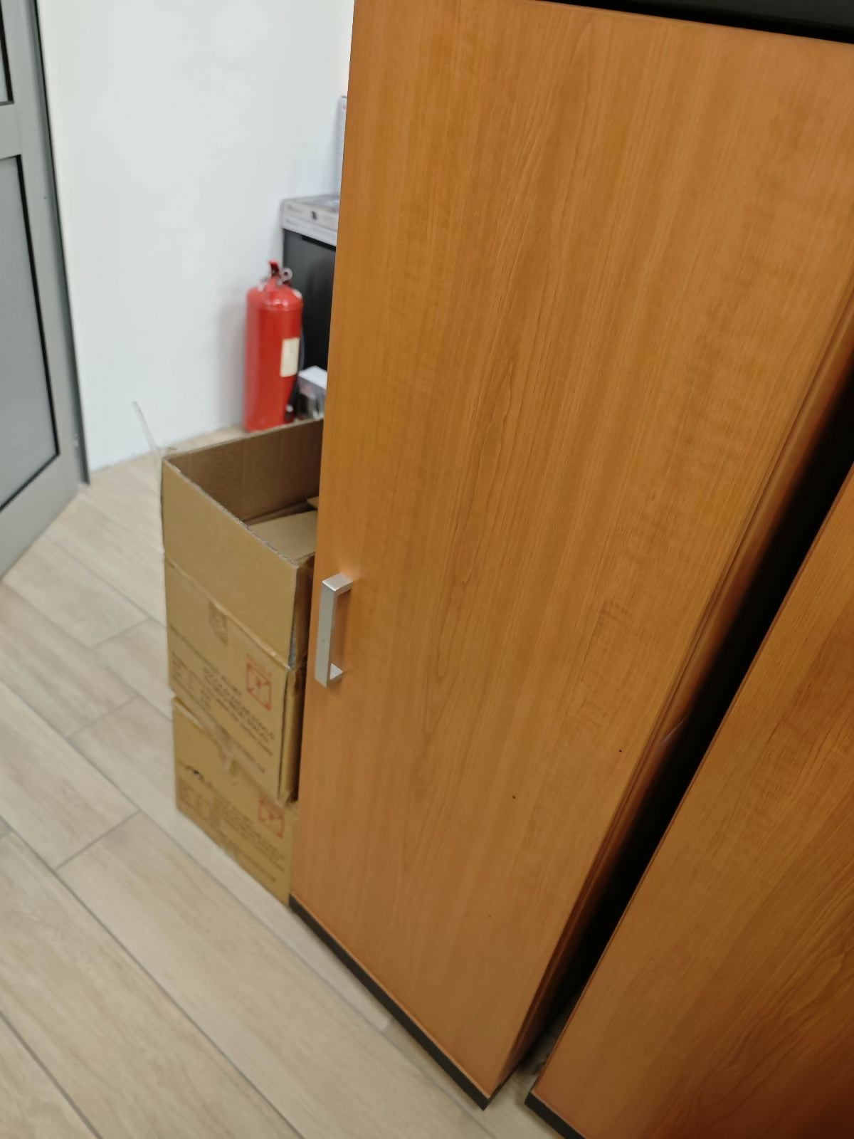 Uredski namještaj puno drvo