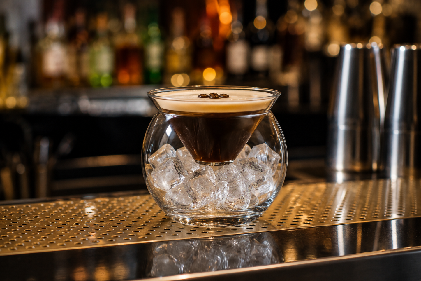 staklena posuda s umetkom, Martini posuda 17 cl, Onis Chiller, čaša s Martini umetkom, posuda za koktele, posuda za deserte, posuda za serviranje na ledu, staklena zdjelica za restoran, profesionalno serviranje koktela, čaše za cocktail bar, posuda za finger food, posuda za tartar, posuda za ceviche, zdjelica za sladoled, zdjelica za sorbet, ugostiteljsko staklo, čaše za restorane, čaše za hotele, barska oprema Split, ugostiteljska oprema Split, posuđe za catering, Onis čaše Hrvatska, staklene posude za ugo