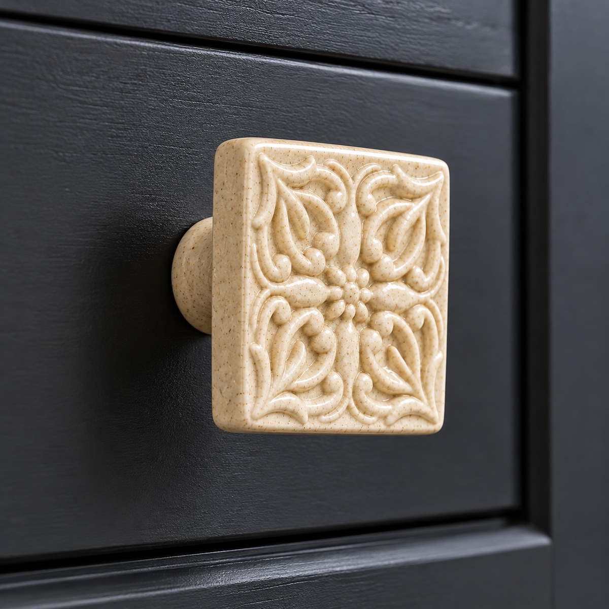 Keramička ručkica za namještaj 4 × 4 cm – Beige Flower