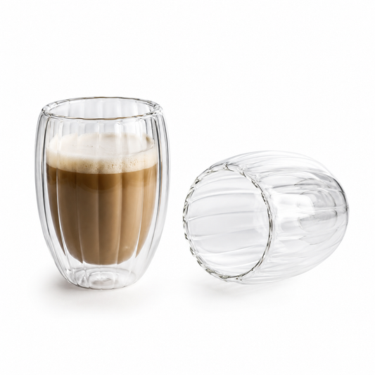 čaše s duplim staklom, čaše za kavu s duplim staklom, termo čaše za kavu, double wall čaše, staklene šalice za kavu, čaše za cappuccino, čaše za latte, čaše za caffe latte, čaše za flat white, čaše za specialty coffee, specialty coffee čaše, čaše za kafić, čaše za caffe bar, profesionalne čaše za kavu, ugostiteljske čaše za kavu, termo staklo za kavu, čaše koje ne griju ruke, čaše s dvostrukom stijenkom, rebraste staklene čaše, moderne čaše za kavu, dizajnerske čaše za kavu, čaše za toplu kavu, čaše za hlad
