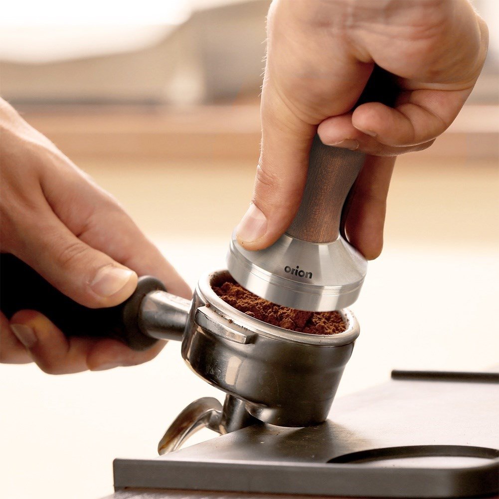 Coffee Tamper – Preša za kavu od inoxa i drva, 5 × 9,5 cm