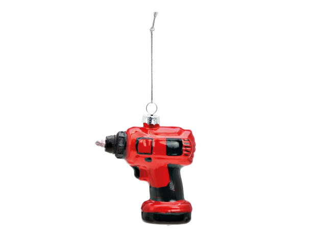 božićni ukras bušilica, ukras za bor alat, božićni ukras za oca, božićni ukrasi od stakla, crvena bušilica ukras, poklon za oca, poklon za majstora, božićni poklon za tatu, ukrasi za bor NIRS, božićni dekor, božićni ukras za muškarce, originalan božićni poklon, dekoracija za bor, božićni alat ukras, viseći ukras bušilica, poklon ideja za tatu, božićna kolekcija NIRS, poklon za radionicu, humorističan božićni ukras, stakleni božićni ukrasi.