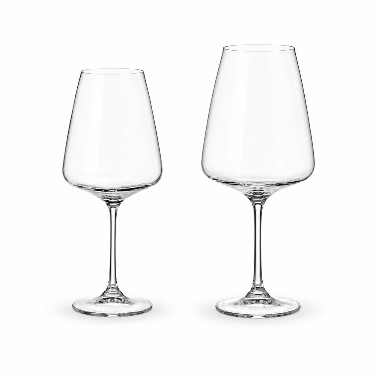
450 ml → univerzalnija čaša za crno vino, lakša i srednje puna vina
570 ml → veća čaša za punija, kompleksnija i aromatičnija crna vina