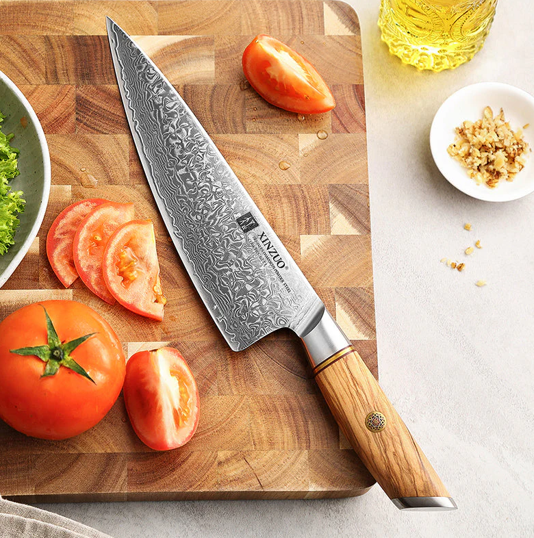 japanski noževi, damask nož, profesionalni kuhinjski nož, chef nož hrvatska, XINZUO noževi, najbolji japanski nož, kuhinjski noževi split, nož od damask čelika, santoku nož, bunka nož, gyuto nož, noževi za kuhare, ručno izrađeni noževi, premium noževi hrvatska, oštri japanski nož, damask čelik hrvatska, japanski kuhinjski pribor, profesionalni nož za meso, nož s drvenom drškom, maslinovo drvo drška, kolekcija XINZUO, japanski noževi zagreb, nož za sushi, kuhinjski noževi dalmacija, rezanje povrća japanski n