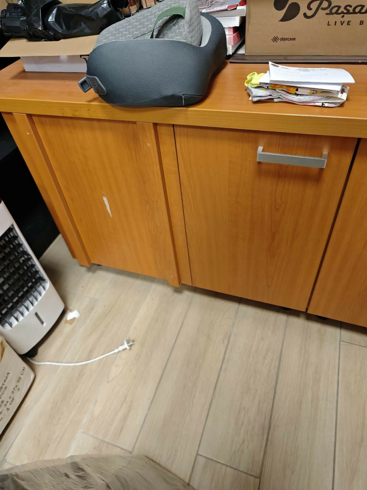 Uredski namještaj puno drvo