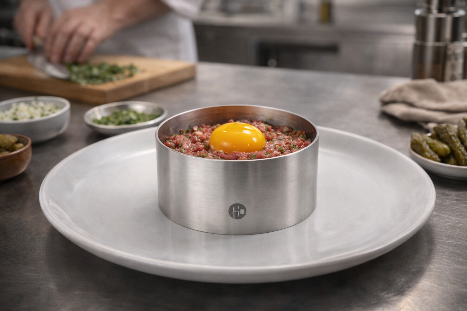 kalup za tartar, inox kalup 9 cm, prsten za tartar biftek, kalup za plating, inox prsten za kuhanje, kalup za desert, kalup za rižoto, profesionalni kalup za restoran, kalup za serviranje, kalup za mousse, inox prsten 9 cm, kalup za formiranje hrane, kalup za slojevitu salatu, catering kuhinjska oprema, profesionalna kuhinjska oprema, kalup za modernu prezentaciju, plating oprema za restoran, inox kalup za kuhinju, kalup za fine dining, kuhinjski prsten inox, kalup za porcioniranje, alat za prezentaciju jel