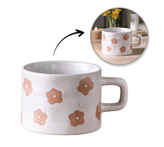 keramička šalica, šalica s cvjetnim uzorkom, šalica za kavu, šalica za čaj, smeđa šalica, bijela keramika, keramički set, cozy kuhinja, floralni dizajn, poklon šalica, minimalizam, home decor, coffee mug, tea mug, šalica 250 ml, elegantna šalica, jutarnja kava, topli napitci, keramički proizvodi, chic šalica, rustikalni stil, cozy lifestyle, kuhinjski dodatak, dekorativna šalica, home gift, NIRS, šalica s uzorkom, floral mug, stylish home decor