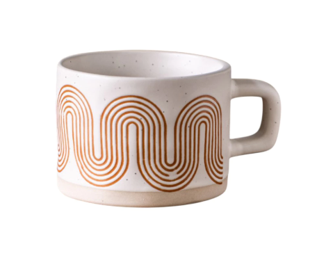 keramička šalica, šalica za kavu, šalica za čaj, retro uzorak, geometrijski dizajn, cozy stil, smeđa šalica, bijela keramika, keramički set, moderna kuhinja, poklon šalica, minimalizam, home decor, coffee mug, tea mug, keramika, šalica 250 ml, dizajnerska šalica, elegantna šalica, retro dekor, kućni dodatak, jutarnja kava, toplina doma, poklon ideja, NIRS, šalica s uzorkom, čajna šalica, espresso šalica, home lifestyle