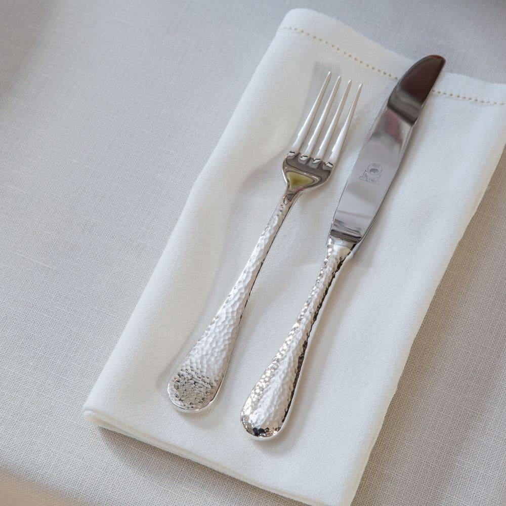 Mepra Epoque, Mepra Epoque pribor za jelo, Mepra pribor za jelo, Mepra Hrvatska, Mepra pribor Hrvatska, Epoque pribor za jelo, talijanski pribor za jelo, premium pribor za jelo, luksuzni pribor za jelo, inox pribor 18/10, pribor za jelo 18/10, čekićani pribor za jelo, hammered pribor za jelo, pribor za restoran, profesionalni pribor za jelo, ugostiteljski pribor, pribor za ugostiteljstvo, pribor za hotele, hotelski pribor za jelo, pribor za fine dining, pribor za boutique hotel, stolna vilica Mepra, stolni 