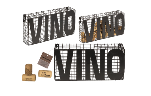 metalni sakupljač čepova, kutija za vinske čepove, vino dekoracija, kolektor čepova vino, zidna kutija za čepove, vinska dekoracija horeca, industrijski stil dekoracija, metalna kutija za čepove, spremnik za čepove, kolekcija vinskih čepova, dekoracija za bar, poklon za ljubitelje vina, dekorativni sakupljač čepova, vinska kutija metal, horeca dekoracije vino, kutija za čuvanje vinskih čepova, kolektor čepova bar, sakupljač čepova za restoran, metalno vino dekoracija, kuhinjska dekoracija vino, vinska indus