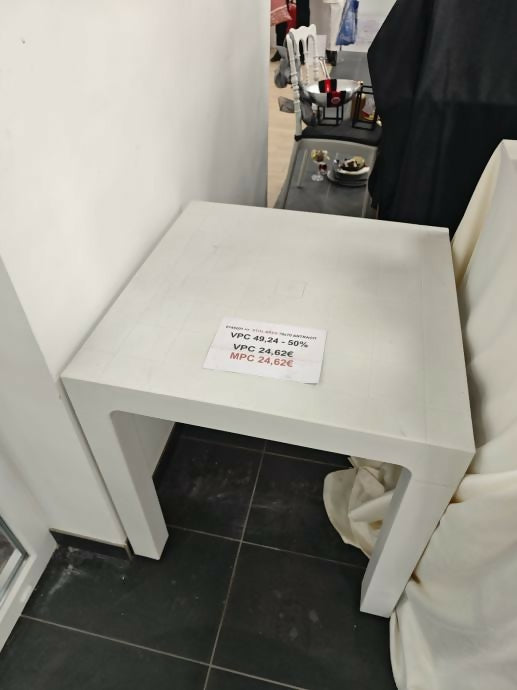 Plastični stolovi 70x70