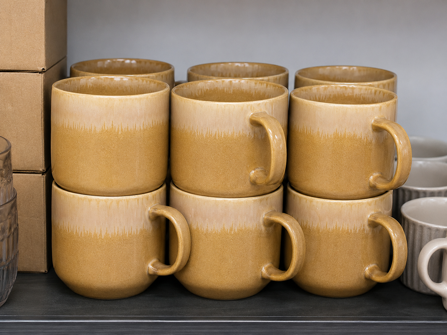 &nbsp;BASIC NATURE keramička šalica 400 ml u toploj smeđoj karamel nijansi. Moderna velika šalica za kavu, čaj, cappuccino i latte, za dom i ugostiteljstvo