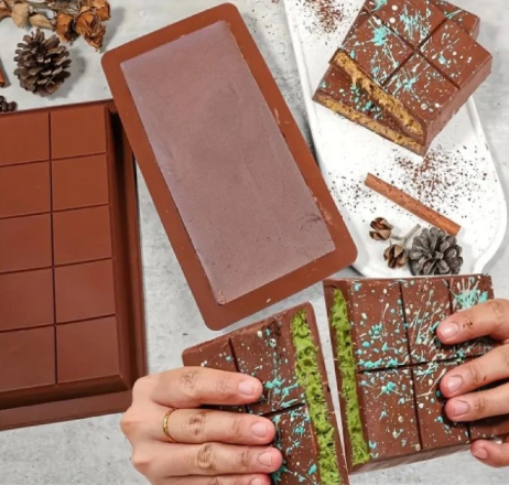 &nbsp;silikonski kalup, kalup za čokoladu, kalup za praline, Dubai čokolada, kalup za kolače, kalup za slastice, kuhinjski pribor, kalup silikon, kalup za pečenje, izrada čokolade, kalup za desert, kalup za čokoladnu pločicu, kalup NIRS, profesionalni kalup, kalup za slastičare, kalup za domaću čokoladu, kalup za praline silikon, kalup za slatkiše, kalup za pečenje čokolade, kalup za izradu čokolade, kalup za praline profesionalni.