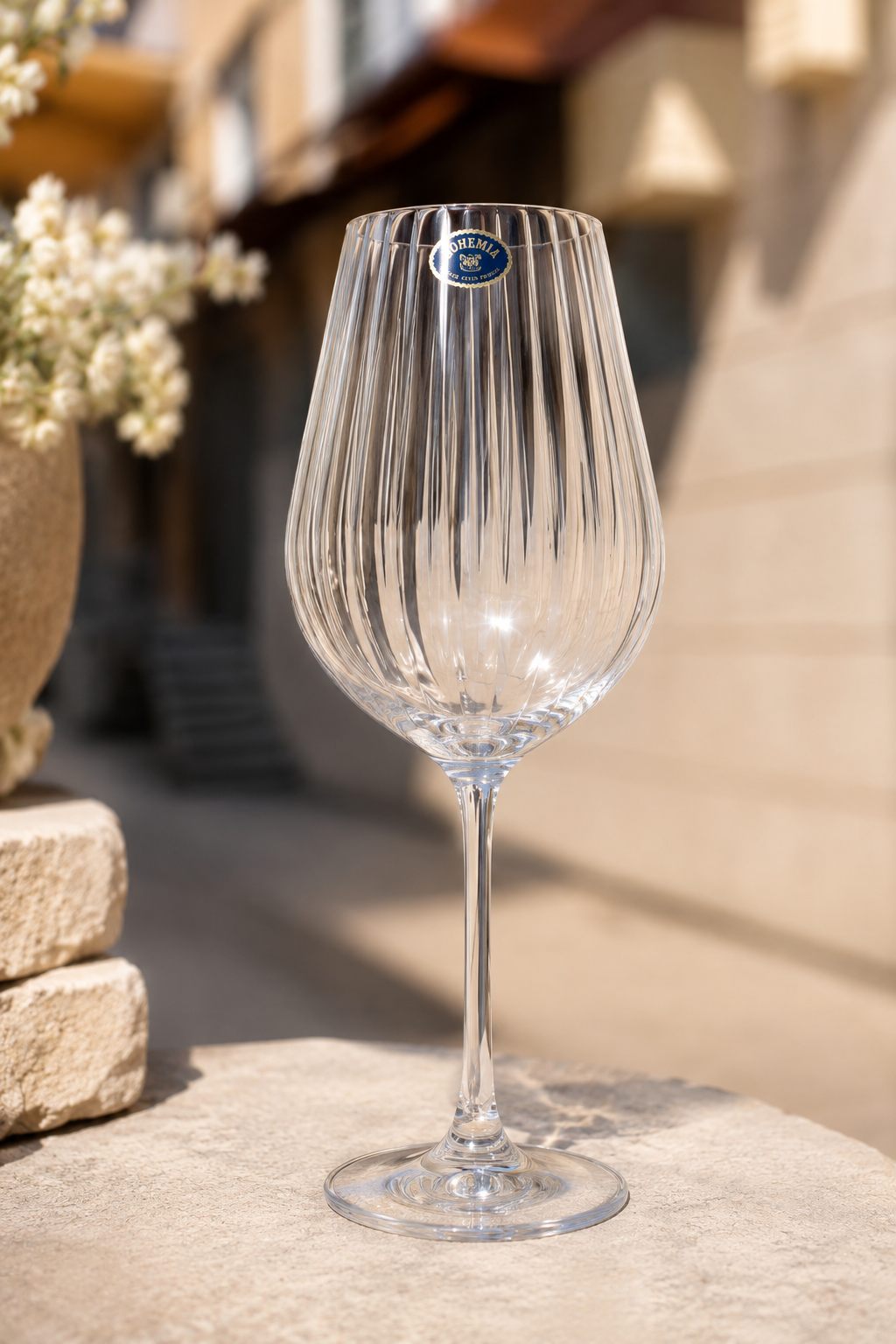 čaše s crticama, rebraste čaše za vino, čaše s vertikalnim linijama, reljefne čaše za vino, moderne čaše za vino, elegantne vinske čaše, premium čaše za vino, čaše za bijelo vino, čaše za crno vino, čaše za rosé vino, čaše za gin, čaše za gin tonic, gin tonic čaše, čaše za Aperol Spritz, čaše za Hugo Spritz, čaše za koktele, čaše za ljetne koktele, dizajnerske čaše, dekorativne čaše za stol, fancy čaše, čaše na stalku, čaše za restoran, čaše za wine bar, čaše za ugostiteljstvo, profesionalne čaše za vino, p