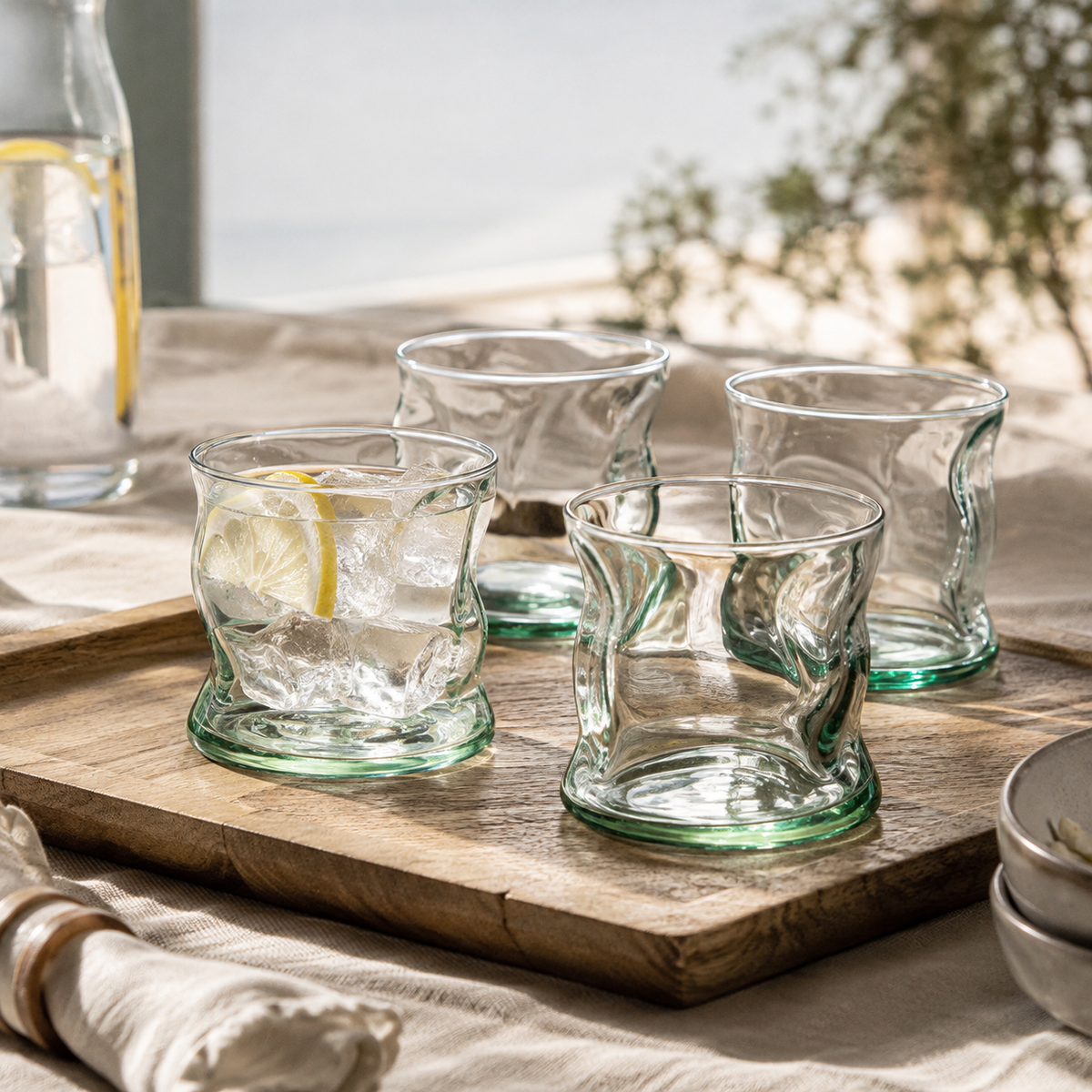 čaše Amorf 340 ml, Amorf čaše, set 4 čaše, čaše za vodu 340 ml, staklene čaše za vodu, moderne čaše za vodu, nepravilne čaše, čaše nepravilnog oblika, valovite čaše, dizajnerske čaše, dekorativne čaše, moderne staklene čaše, čaše za sok, čaše za limunadu, čaše za mineralnu vodu, čaše za ledeni čaj, čaše za restoran, čaše za konobu, čaše za hotel, čaše za apartmane, čaše za beach bar, profesionalne čaše za ugostiteljstvo, ugostiteljske čaše, HoReCa čaše, stolno staklo za restorane, moderne čaše za restorane,