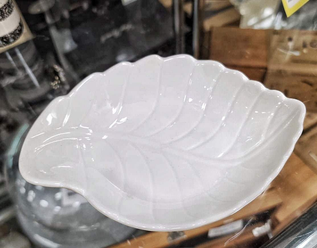 Porculanska zdjelica u obliku lista 16 × 11 × 3,5 cm