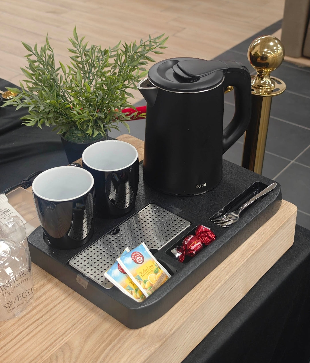 Kuhalo set 0,8 L s 2 šalice – EVA WK9102 ☕