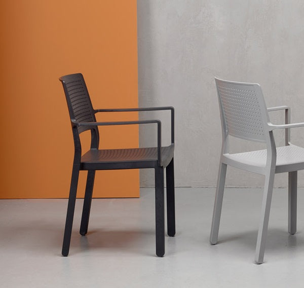 Stolica Emi s rukonaslonima – SCAB Design 🇮🇹