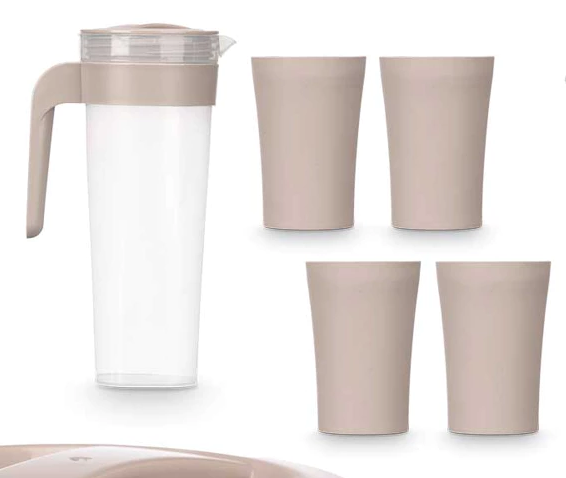 set vrč i čaše plastika, plastični vrč s poklopcem i 4 čaše, vrč 1.4L s čašama Split, bokal i čaše za sokove, set za piće plastika Hrvatska, vrč i čaše za apartmane Split, bokal s čašama povoljno, set čaše i bokal Dalmacija, vrč s poklopcem i 4 čaše NIRS, plastični set za posluživanje pića, vrč i čaše za ljeto, set bokal s čašama ugostiteljstvo, vrč i čaše piknik Hrvatska, kuhinjski set vrč i čaše plastika, vrč i čaše siva boja Split, bokal s poklopcem i čašama povoljna cijena, set za piće apartmani Dalmaci