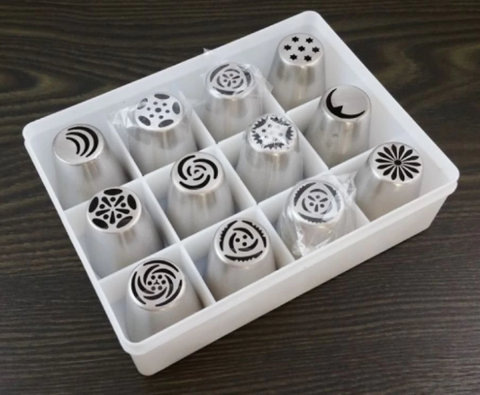 set za dekoriranje kolača, nastavci za dekoriranje kolača, slastičarski nastavci, nastavci za slastičarsku vrećicu, inox nastavci za kolače, set slastičarskih nastavaka, nastavci za ukrašavanje torti, dekoriranje torti profesionalno, slastičarski pribor, pribor za slastičarnice, cake decorating tips set, pastry decorating tips, icing nozzles set, piping tips inox, set nastavaka za kremu, nastavci za šlag, alati za dekoriranje kolača, profesionalni slastičarski pribor, oprema za slastičare, pribor za izradu 