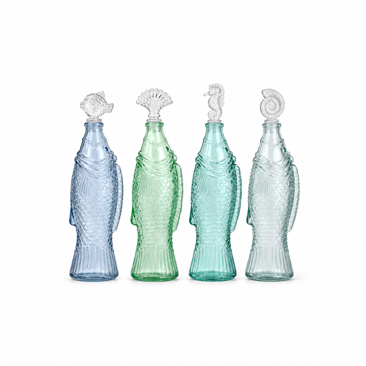 staklena boca za vodu, boca 500 ml, staklena boca 0.5 l, boca za posluživanje vode, vintage boca, dekorativna boca, boca s čepom, boca za restoran, boca za kafić, boca za apartman, mediteranski stil, boca za stol, elegantna boca, reljefna staklena boca, boca za limunadu, boca za sok, boca za hladne napitke, staklena boca za dom, restoranska oprema, horeca oprema, boca s morskim motivom, riba staklena boca, boca za terasu, ljetni stol, dekoracija stola, boca za vodu restoran, stakleni vrč alternativa, vintag