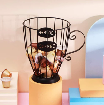 stalak za kapsule, držač za kapsule, organizer za kavu, stalak za Dolce Gusto kapsule, metalni stalak za kavu, Quttin stalak za kapsule, držač za Nespresso kapsule, stalak za kuhinju, coffee capsule holder, organizer za kuhinjski pult, stalak u obliku šalice, dodatak za aparat za kavu, coffee station dekoracija, NIRS oprema za kafiće, stalak za bar, moderno kuhinjsko posuđe, metalni organizer za kavu, kapsule za espresso, stalak za kapsule Quttin, coffee bar dodatak, kućni bar, dekoracija za kuhinju, coffee