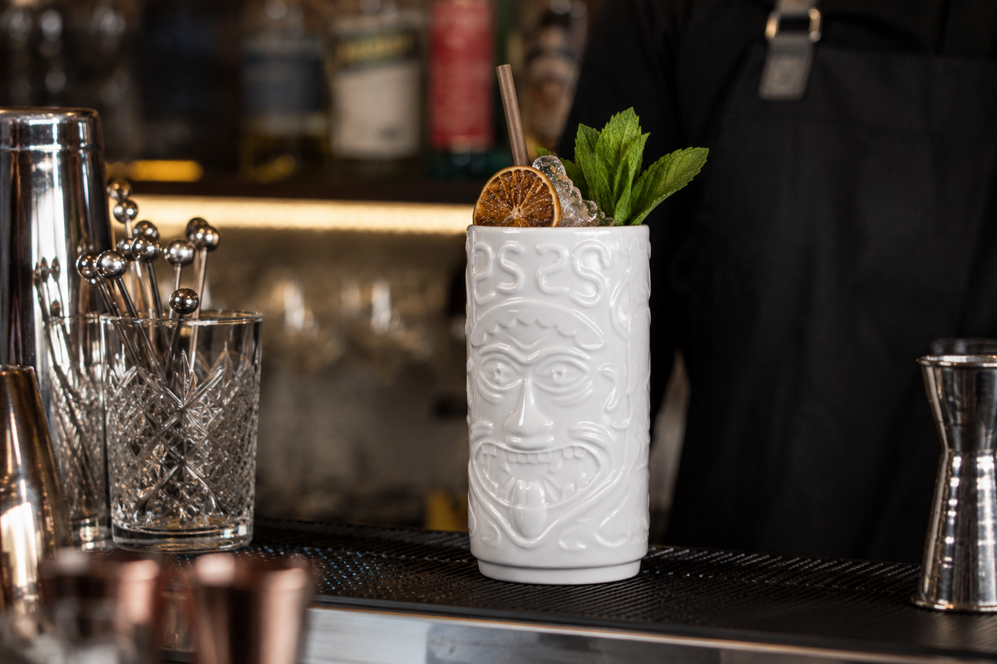 tiki čaša, tiki mug, tiki šalica, tiki kokteli, čaša za koktele, koktel čaša, bijela tiki čaša, tiki bar oprema, barske čaše, profesionalna čaša za koktele, beach bar oprema, horeca čaše, restoran čaše, hotel bar oprema, Mai Tai čaša, Zombie koktel čaša, Piña Colada čaša, signature cocktail glass, Brevetti Waf, George tiki, tiki glass 45 cl, egzotična čaša, čaša za rum koktele, cocktail presentation, NIRS Split, NIRS webshop, oprema za bar, ugostiteljska oprema, tiki restaurant, premium barska oprema.