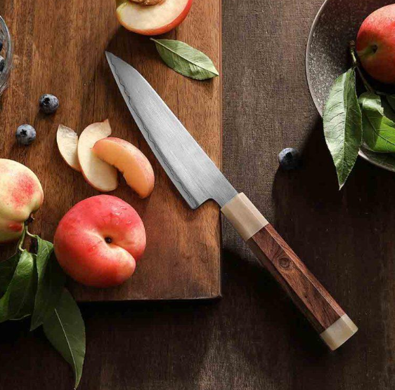 japanski noževi, damask nož, ZDP-189 nož, profesionalni kuhinjski nož, XINZUO noževi, najbolji japanski nož, kuhinjski noževi hrvatska, nož od prah čelika, utility kuhinjski nož, japanski nož za povrće, japanski nož za meso, ručno izrađeni noževi, premium noževi hrvatska, oštri japanski nož, japanski kuhinjski pribor, nož s drvenom drškom, desert ironwood drška, bison horn drška, kolekcija XINZUO, japanski noževi zagreb, nož za sushi pripremu, kuhinjski noževi dalmacija, rezanje povrća japanski nož, noževi 