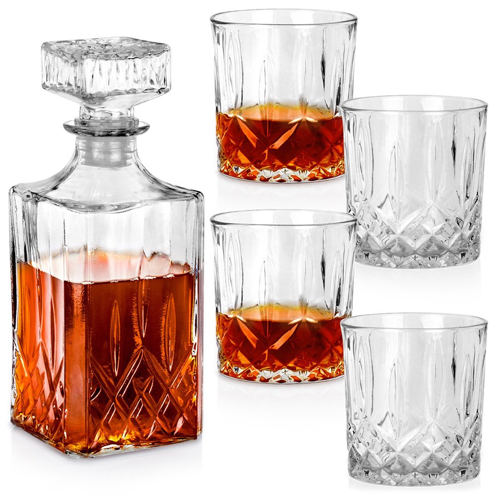 whisky set, karafa za whisky, čaše za whisky, set za konjak, set za rakiju, elegantni set čaša, debelo staklo, karafa sa čepom, stakleni set, luksuzni poklon, muški poklon, set za piće, set za alkohol, poklon za njega, poklon za rođendan, bar set, set za kućni bar, kolekcija za posluživanje, stakleni set za whisky, čaše za viski, kristalne čaše, elegantni bar, staklena karafa, serviranje pića, sofisticiran poklon, klasičan dizajn, premium staklo, dar za ljubitelje whiskyja, božićni poklon, elegantan dodatak